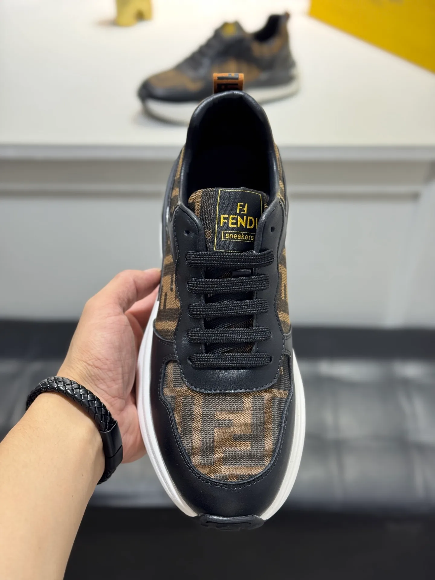 Men's shoes 💰440 [New style] 🐛🐛FENDI* Fendi! Purchasing agent level🔥hot style, the upper is made of cowhide➕canvas, and the lightweight non-slip outsole. Top quality in the market, personally performed by many celebrities, fashionable and popular, versatile and popular, simple yet tasteful, a must-have for fashionistas, exuding a fashionable and casual atmosphere, fashion is at your feet, wear it with confidence. Size: 38-44 (45 customized